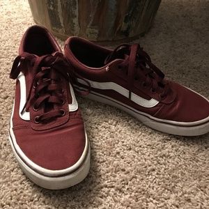 Women's Vans Ward Sneaker Maroon Size 7.5